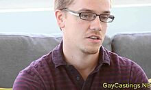 Cuplu gay explorează jocul anal și deepthroat într-un videoclip făcut acasă