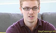 Gay pár zkoumá anální hru a hluboké kouření v domácím videu