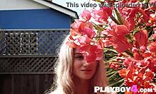 Рокси Шоу, зашеметяваща млада блондинка, разкрива естествената си физика след сесия в задния двор за Playboy4 com