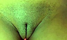 Zrelá milfka s obrovským zadkom a roztiahnutou kundičkou dostane drsný tvárový sex