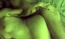 Amaterski par uživa v analnem seksu s pretreseno veliko ritjo