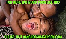 Kecantikan kulit hitam menikmati pengembaraan seks liar dengan kekasihnya