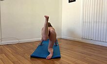 Morgen yoga session fører til varm sex med milfs