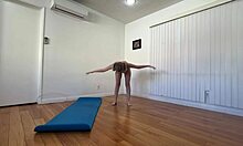 Une séance de yoga matinale mène à du sexe chaud avec des milfs