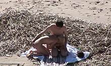 Video porno nudis amatir yang menampilkan pelacur berambut pirang
