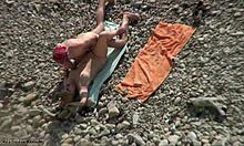 裸体主义者海滩上录制的令人难以置信的偷窥视频