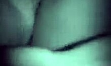 Στιγμιότυπα με νυχτερινή όραση με μια αναψοκοκκινισμένη ερασιτεχνική ομορφιά