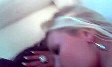 Une baise mutuelle orale et vaginale par derrière avec Erin