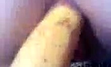 Přítel strčí banán do kundy své bývalé přítelkyně