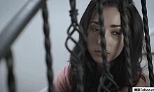 Η αθώα σεξουαλική ταινία των εφήβων μετατρέπεται σε ιογενή αίσθηση - με ντροπαλές και ταμπού στιγμές