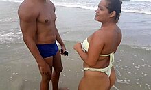 מפגש חם על החוף עם בן זוג מפתה שעשה לי זיון תחת מסעיר