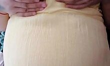 Hemgjord video av gravida flickvänner solo lek