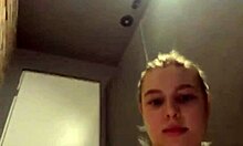 Разгорещена приятелка кара дилдото за анално удоволствие в домашно видео