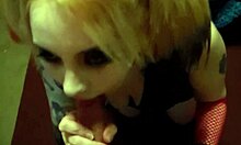 Аматорское косплей-видео с потрясающей девушкой, делающей оральный секс