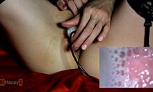 Pasangan amatur menjadi kinky dengan kamera endoskop dan stoking