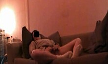 Pertunjukan webcam voyeuristic dengan pasangan lesbian Perancis