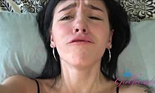 Βίντεο μούσι και μουνί με την αξιολάτρευτη ερασιτέχνη Rosalyn Sphinx με σιδεράκια