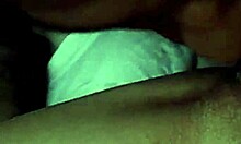Плавокоса бомба која прска даје задовољавајући орални секс мушкарцу