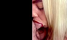 Full-length video av en fantastisk blondin som ger en läckert avsugning - boka ditt möte nu