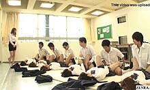 สาวนักเรียนญี่ปุ่นในชุดเข้าร่วมกิจกรรมทางเพศแบบภารกิจกับครู