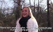 סקס ביתי בחוץ עם ילדה צ'כית ב-POV